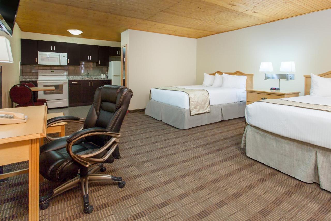 מדיסין הט Econo Lodge Inn & Suites מראה חיצוני תמונה