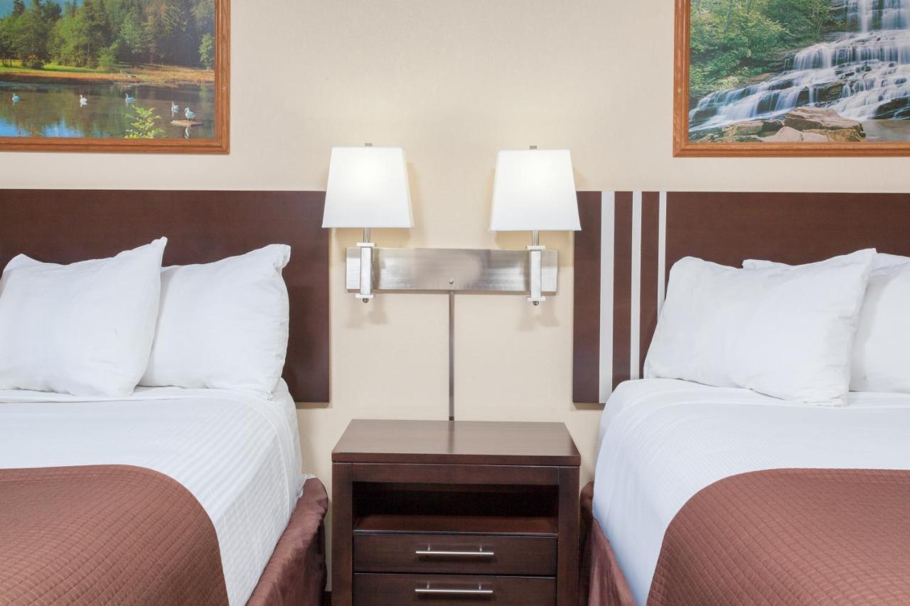 מדיסין הט Econo Lodge Inn & Suites מראה חיצוני תמונה