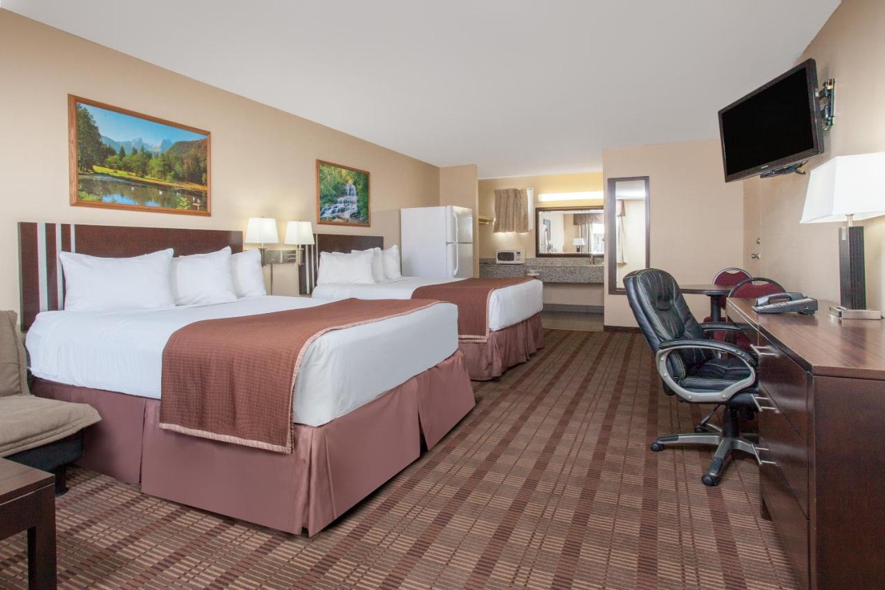 מדיסין הט Econo Lodge Inn & Suites מראה חיצוני תמונה