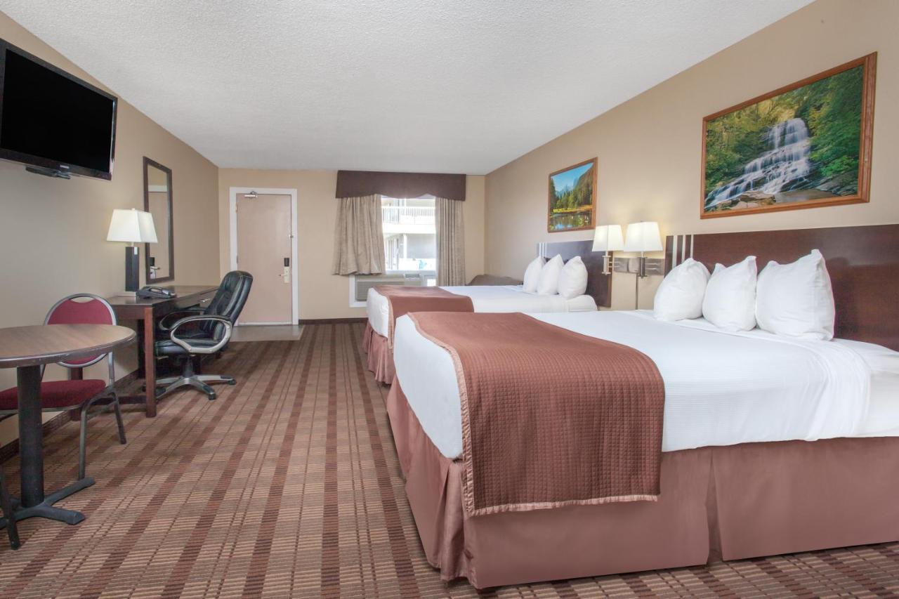 מדיסין הט Econo Lodge Inn & Suites מראה חיצוני תמונה