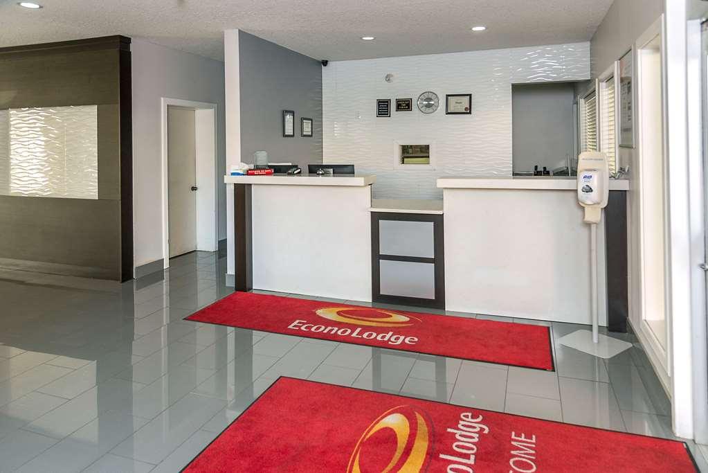 מדיסין הט Econo Lodge Inn & Suites מראה פנימי תמונה