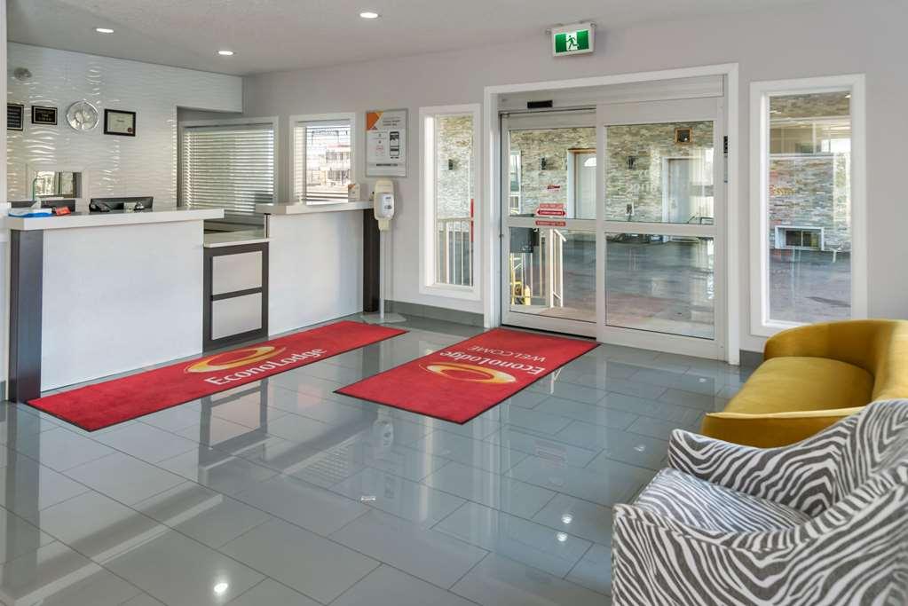 מדיסין הט Econo Lodge Inn & Suites מראה פנימי תמונה