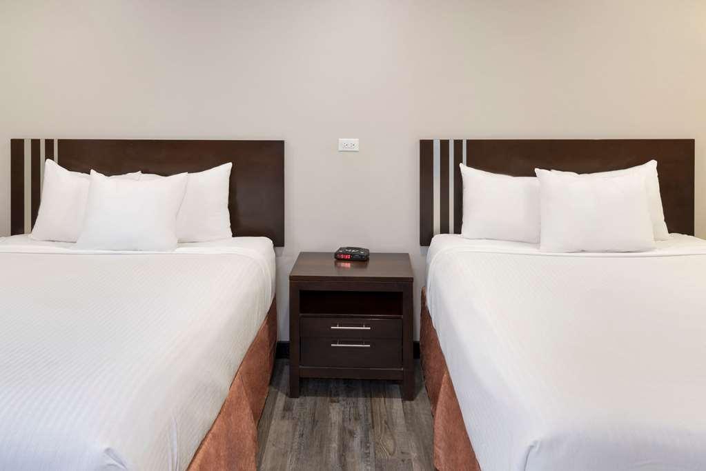 מדיסין הט Econo Lodge Inn & Suites חדר תמונה