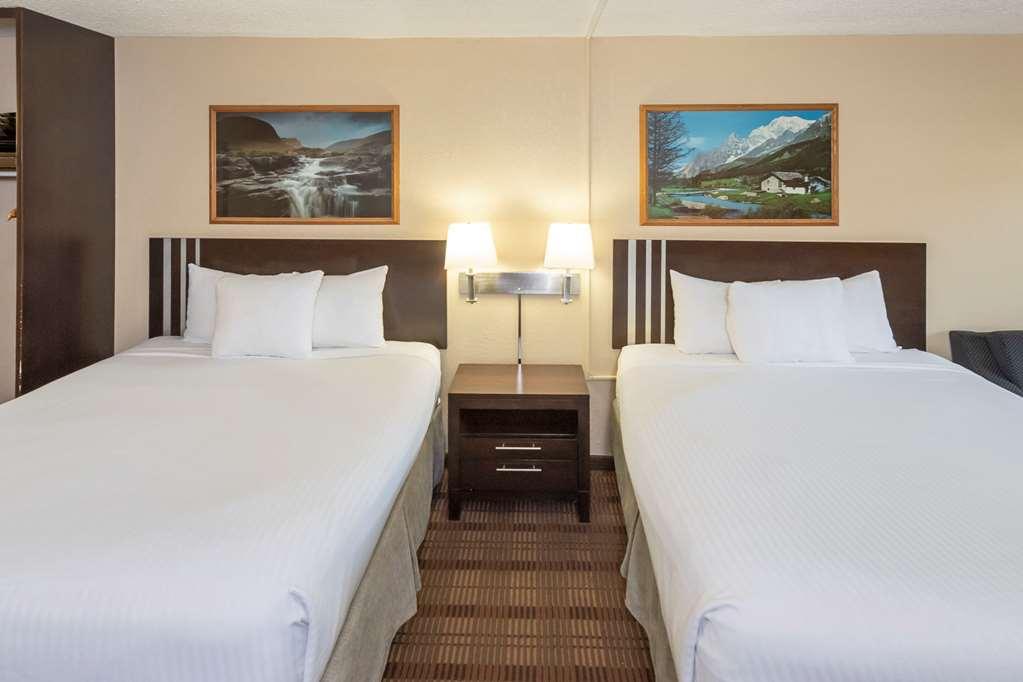 מדיסין הט Econo Lodge Inn & Suites חדר תמונה