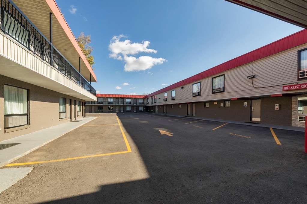 מדיסין הט Econo Lodge Inn & Suites שירותים תמונה